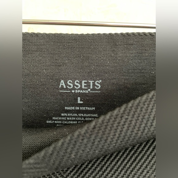 Assets by Spanx women's large black athletic leggings - Picture 3 of 5